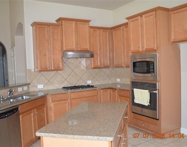 9638 Castlerock Trail - Photo Thumbnail 14