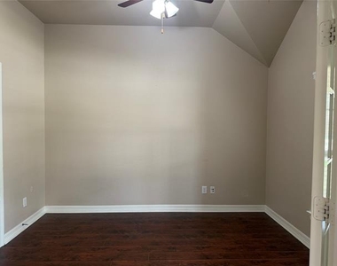 9638 Castlerock Trail - Photo Thumbnail 7