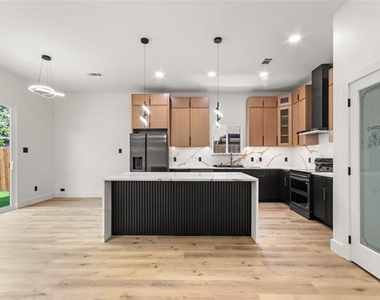 4917 Melodylane Street - Photo Thumbnail 3