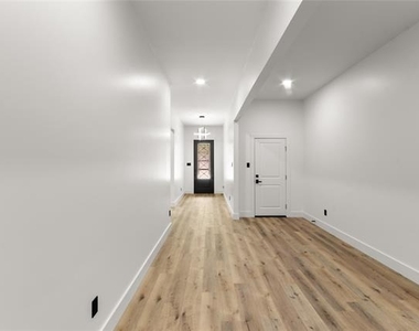 4917 Melodylane Street - Photo Thumbnail 2