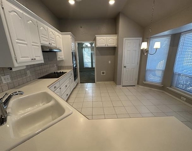 2751 Crystal Glenn Circle - Photo Thumbnail 11