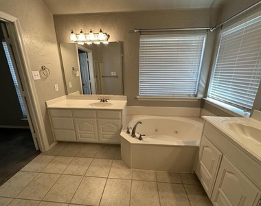 2751 Crystal Glenn Circle - Photo Thumbnail 17
