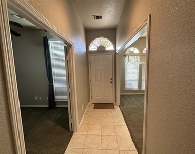 2751 Crystal Glenn Circle - Photo Thumbnail 4