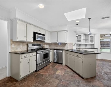 3107 Canyon Creek Drive - Photo Thumbnail 8
