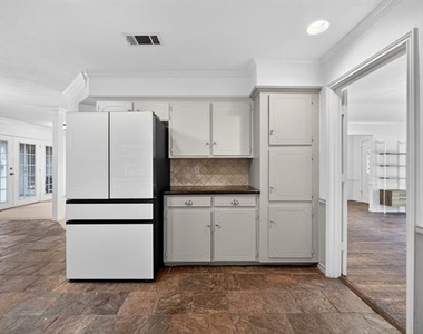3107 Canyon Creek Drive - Photo Thumbnail 9