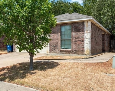 121 Cliff Heights Circle - Photo Thumbnail 2