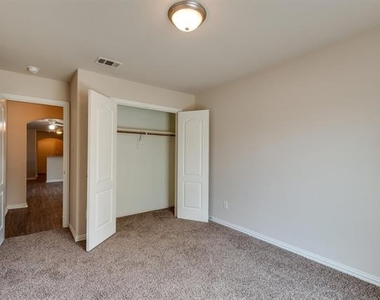 121 Cliff Heights Circle - Photo Thumbnail 7