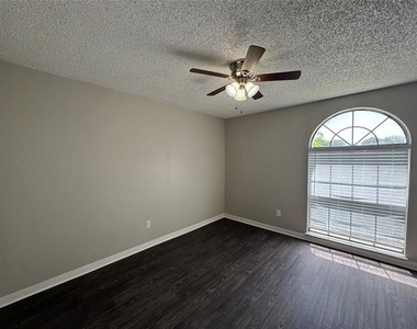 453 Little Valley Court - Photo Thumbnail 8