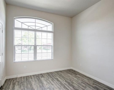 2038 Dyer Drive - Photo Thumbnail 9