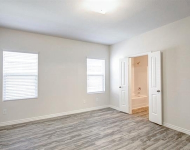 2038 Dyer Drive - Photo Thumbnail 15