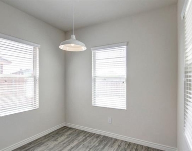 2038 Dyer Drive - Photo Thumbnail 11