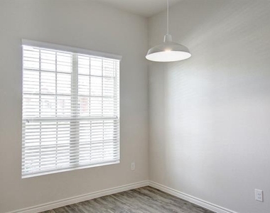 2038 Dyer Drive - Photo Thumbnail 8