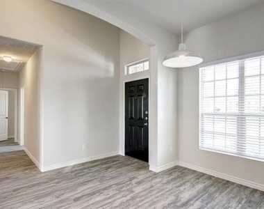 2038 Dyer Drive - Photo Thumbnail 12