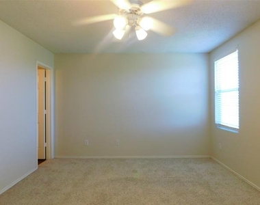 3230 Andalusian Drive - Photo Thumbnail 15