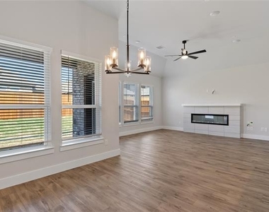 6205 Tahoe Winds Drive - Photo Thumbnail 9