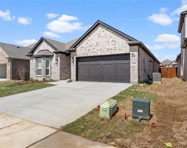 6205 Tahoe Winds Drive - Photo Thumbnail 2