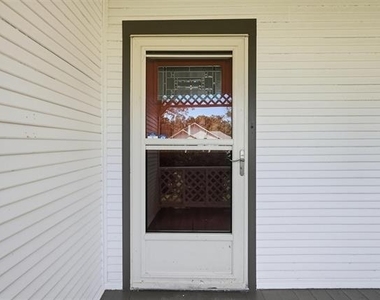 411 Poindexter Avenue - Photo Thumbnail 3