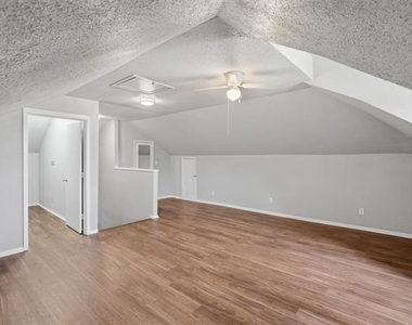 411 Poindexter Avenue - Photo Thumbnail 20