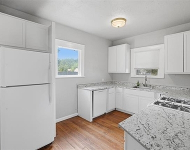 411 Poindexter Avenue - Photo Thumbnail 9
