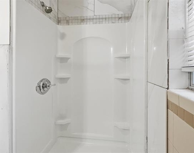 411 Poindexter Avenue - Photo Thumbnail 15