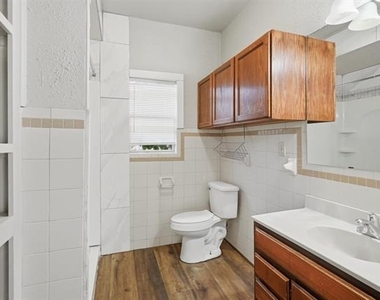 411 Poindexter Avenue - Photo Thumbnail 14