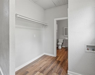 411 Poindexter Avenue - Photo Thumbnail 21