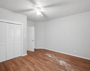 411 Poindexter Avenue - Photo Thumbnail 16