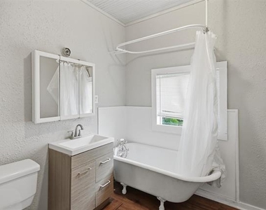 411 Poindexter Avenue - Photo Thumbnail 17
