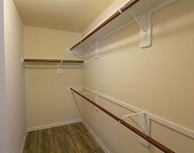 1506 Matthew Drive - Photo Thumbnail 6