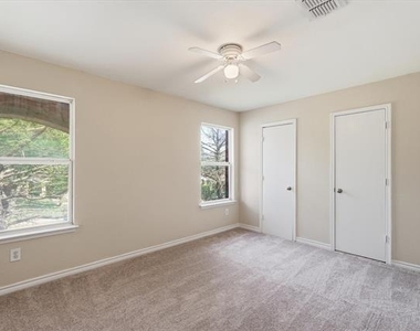 3009 Dusty Oak Drive - Photo Thumbnail 17