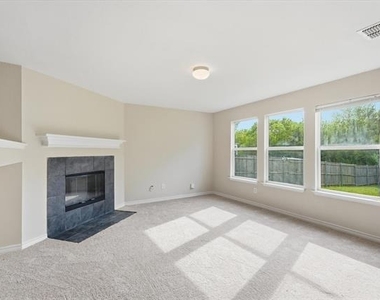 3009 Dusty Oak Drive - Photo Thumbnail 4