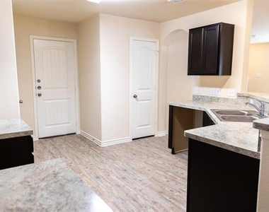 3206 Robin Road - Photo Thumbnail 3