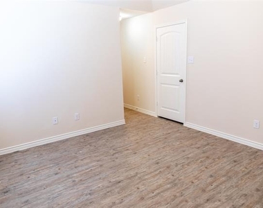3206 Robin Road - Photo Thumbnail 10
