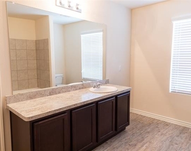 1700 Oriole Drive - Photo Thumbnail 13
