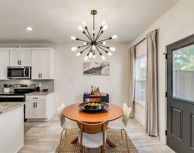 3001 Fernwood Avenue - Photo Thumbnail 7