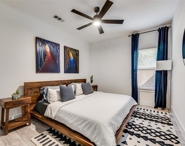 3001 Fernwood Avenue - Photo Thumbnail 12