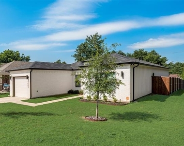 3001 Fernwood Avenue - Photo Thumbnail 3