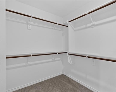 212 Goldfinch Drive - Photo Thumbnail 27