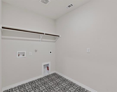 212 Goldfinch Drive - Photo Thumbnail 28