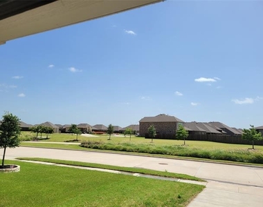 212 Goldfinch Drive - Photo Thumbnail 2