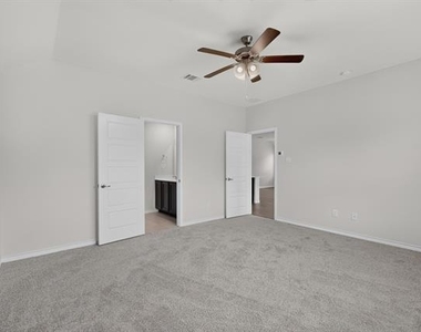 212 Goldfinch Drive - Photo Thumbnail 19