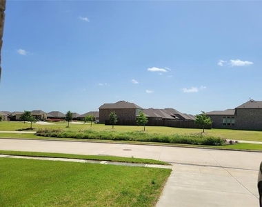 212 Goldfinch Drive - Photo Thumbnail 32