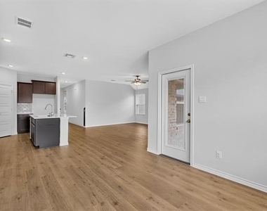 212 Goldfinch Drive - Photo Thumbnail 12