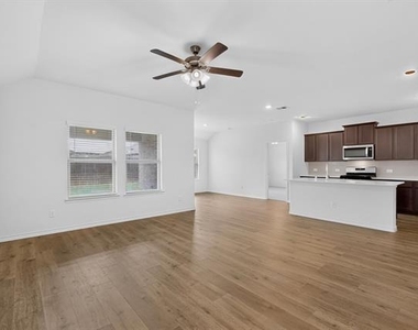 212 Goldfinch Drive - Photo Thumbnail 6