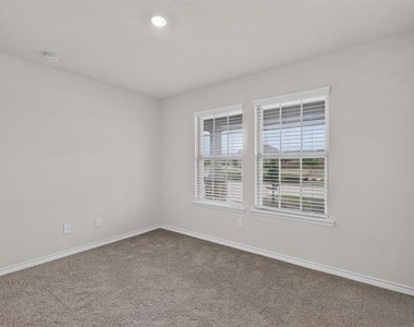 212 Goldfinch Drive - Photo Thumbnail 24