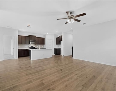 212 Goldfinch Drive - Photo Thumbnail 8
