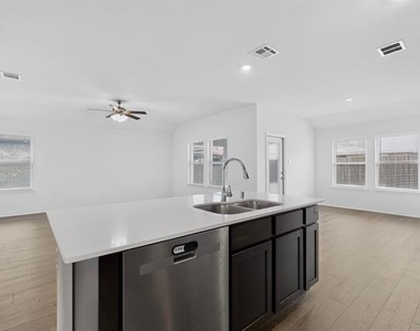 212 Goldfinch Drive - Photo Thumbnail 11