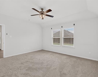 212 Goldfinch Drive - Photo Thumbnail 18