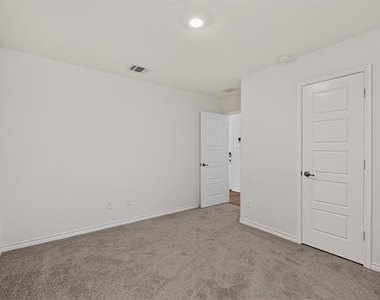 212 Goldfinch Drive - Photo Thumbnail 26