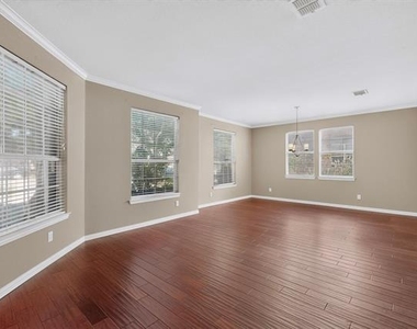 1812 Meadow Ridge Drive - Photo Thumbnail 6